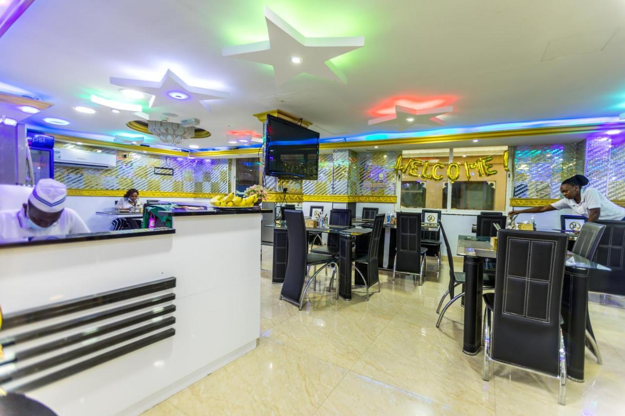 Banana Hotel Dubai Buitenkant foto